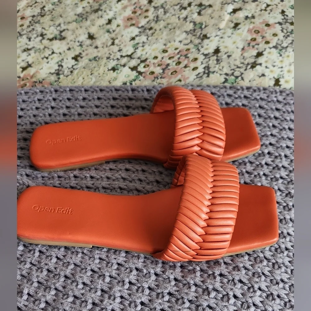 Sz 9.5 Open Edit Sandals